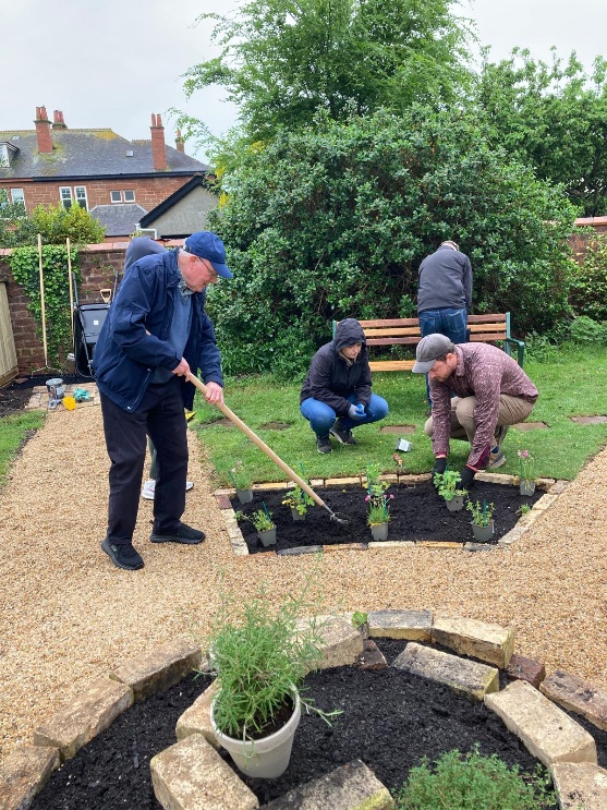 Volunteers planting at St Ninian’s